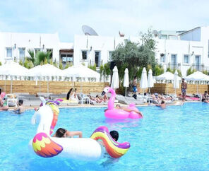 Sapphire Beach Club Hotel 3 Gece 4 Gün